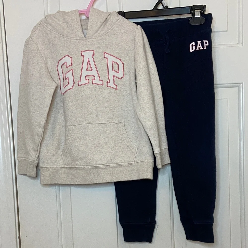 GAP toddler/kid size 5 sweat pant and‎ hoodie set